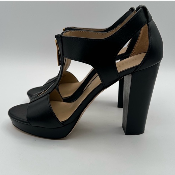 MICHAEL KORS BERKLEY LEATHER HEELED SANDALS GOLD HARDWARE
MSRP $125 - Picture 2 of 6